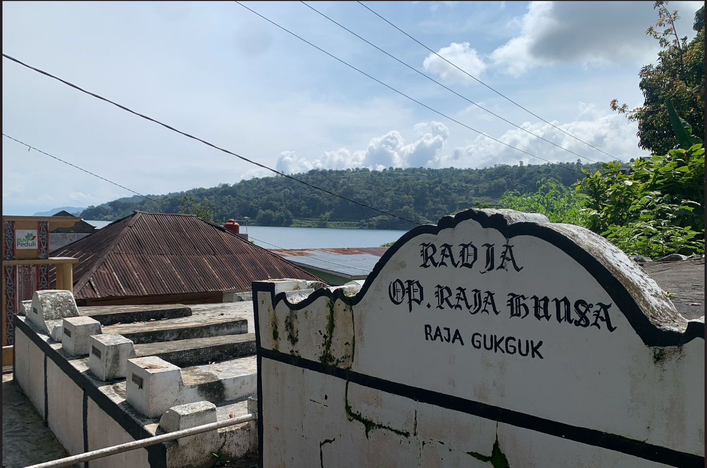 Makam Opung Raja Hunsa
